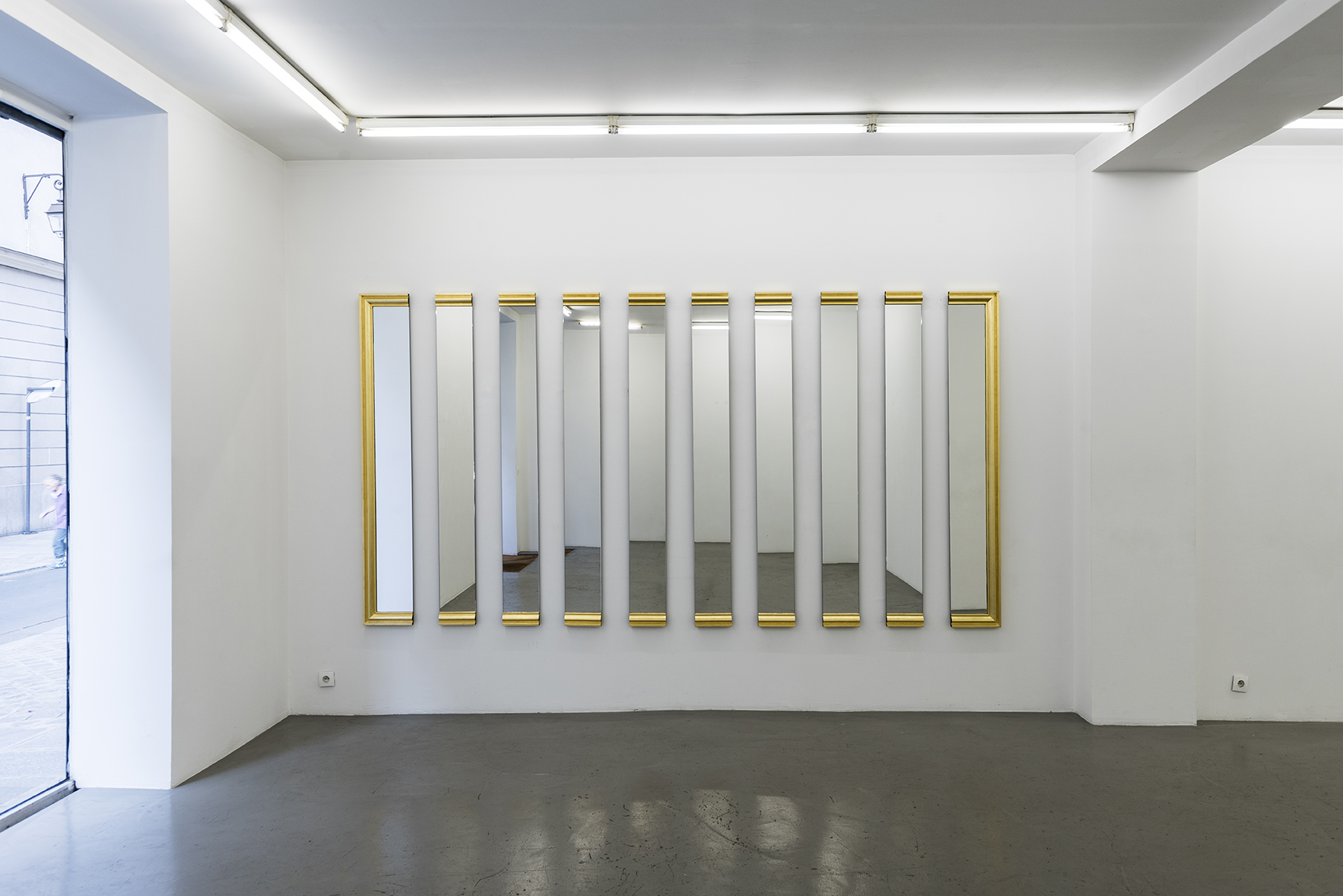 Mathias Kiss - Untitled-Installation-Miroir-2010